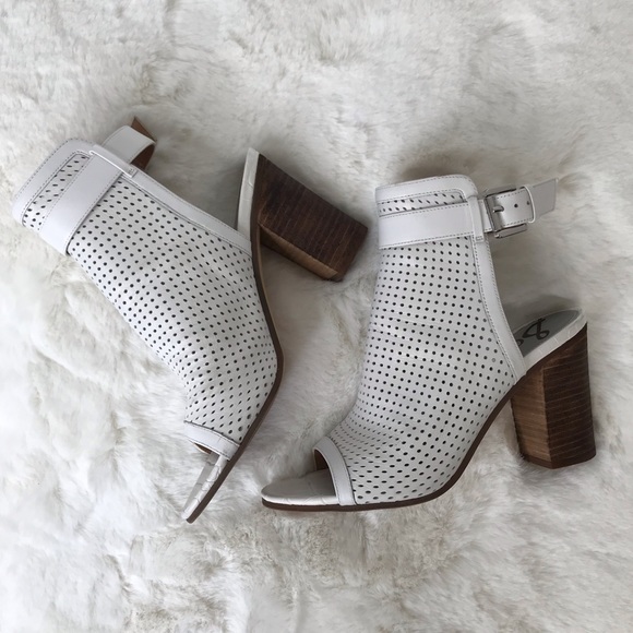Sam Edelman Shoes - Sam Edelman 7 white leather open toe bootie Emmie